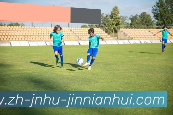 足球物联网技术在智能球场构建中的应用场景有哪些